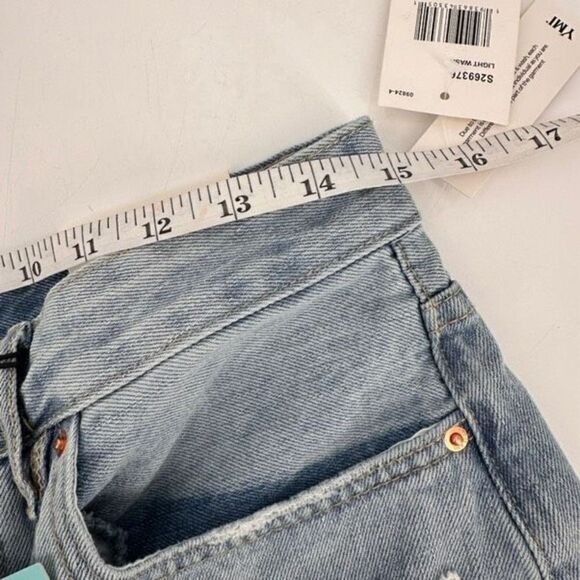 NWT YMI Jeans Women's Distressed High Rise Mom Shorts Blue Light Wash Size 7/28 - Picture 7 of 9